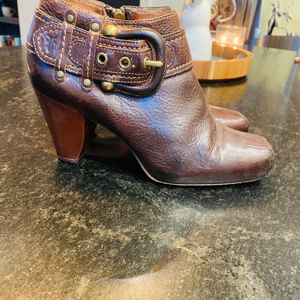FRYE HEELED BOOTIE